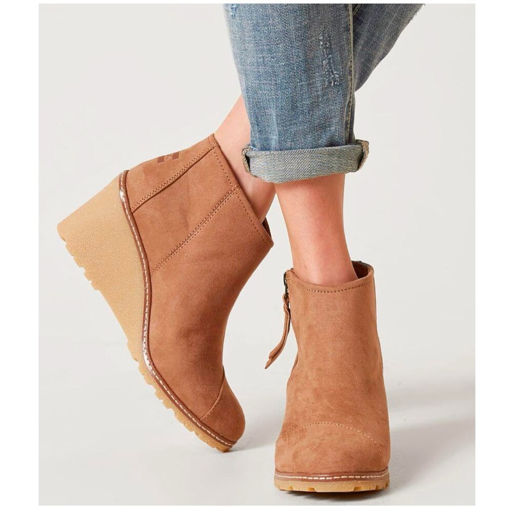 TOMS Women’s Avery Leather Wedge Ankle Comfort Booties 7.5